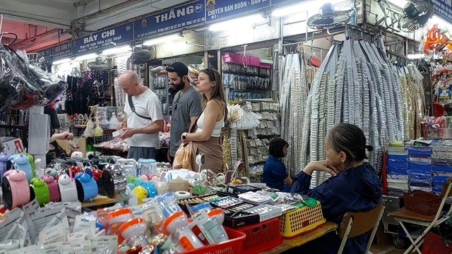 Foreigners can learn about Vietnamese lifestyle and culture at the market. Foreigners can learn about Vietnamese lifestyle and culture at the market.