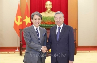 Party chief receives leader of Japan Bank for International Cooperation