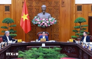 PM urges combating group interest during apparatus restructuring
