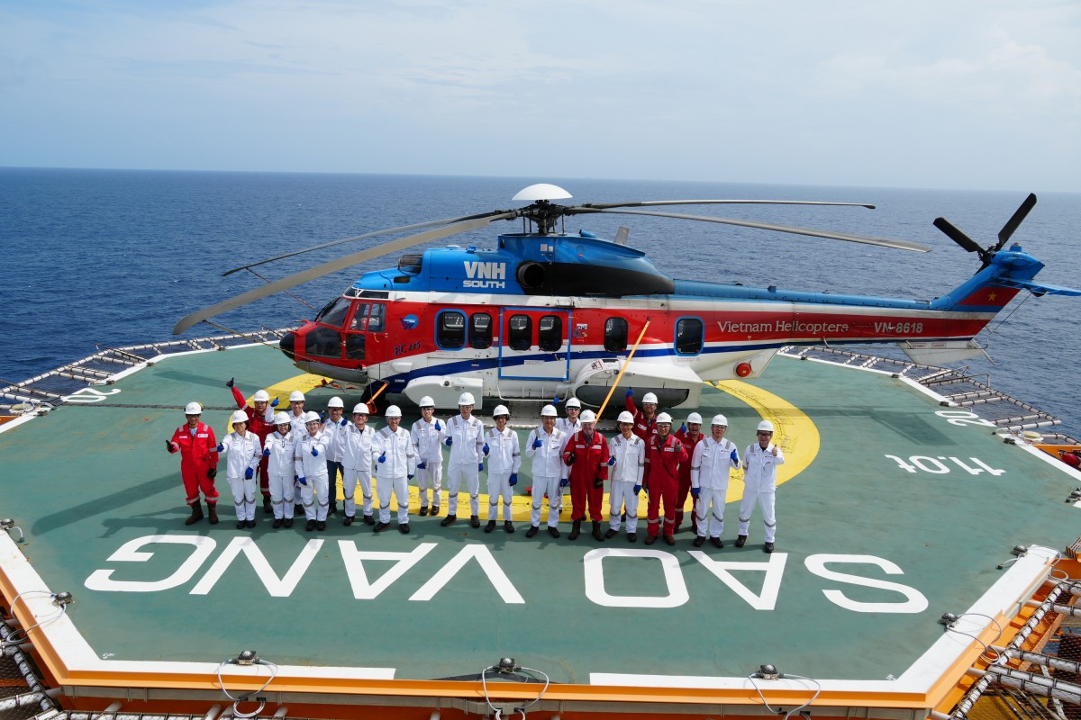 A PV GAS delegation visits the Sao Vang Central Processing Platform