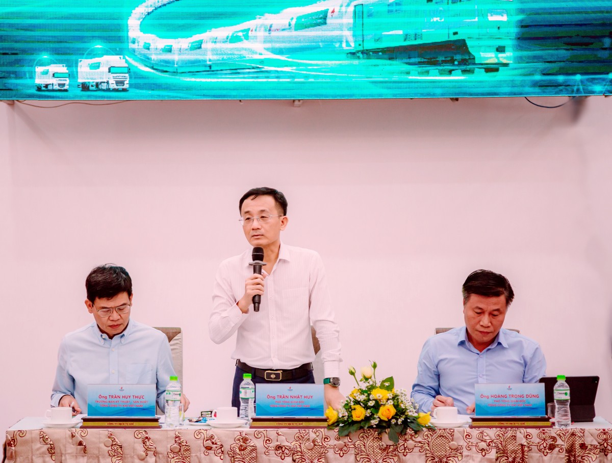 PV GAS Deputy General Director Tran Nhat Huy speaks at the workshop
