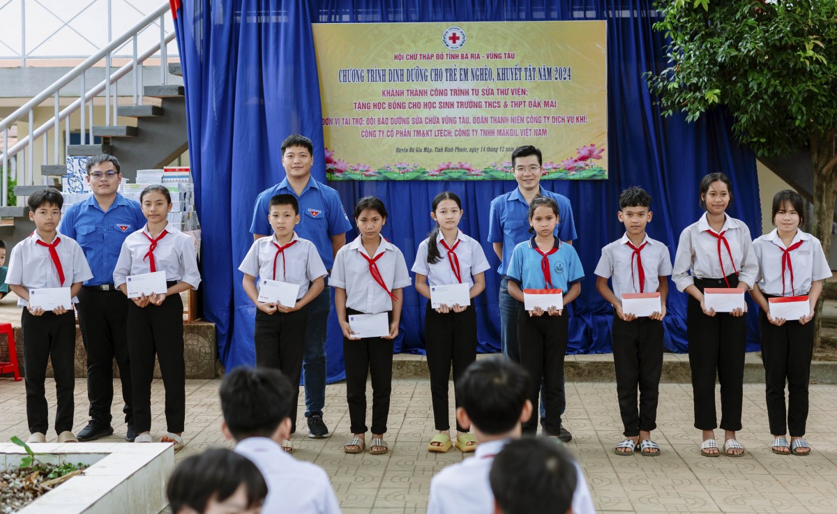PV GAS Services funds school library embellishment in Binh Phuoc Province