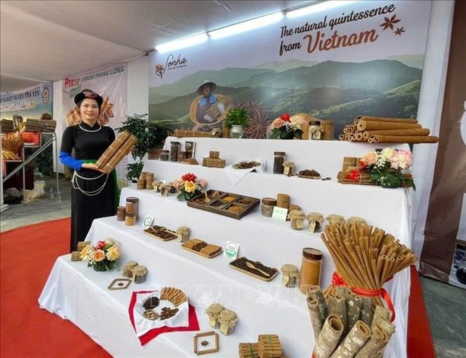 Cinnamon products on display at the event. (Photo: VNA)