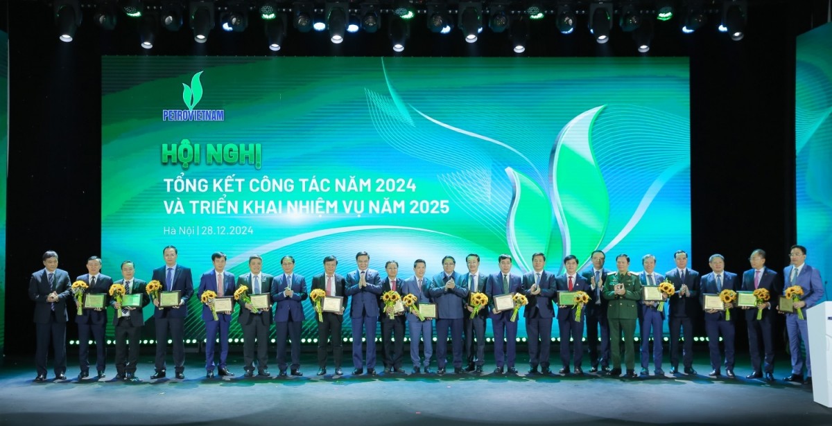 PV GAS honored among the outstanding, leading units of Petrovietnam: Prime Minister Pham Minh Chinh and Petrovietnam leadership congratulate outstanding units of Petrovietnam in 2024
