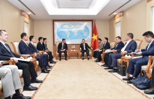 Charmvit Group urged to serve as bridge to attract Korean investors to Vietnam