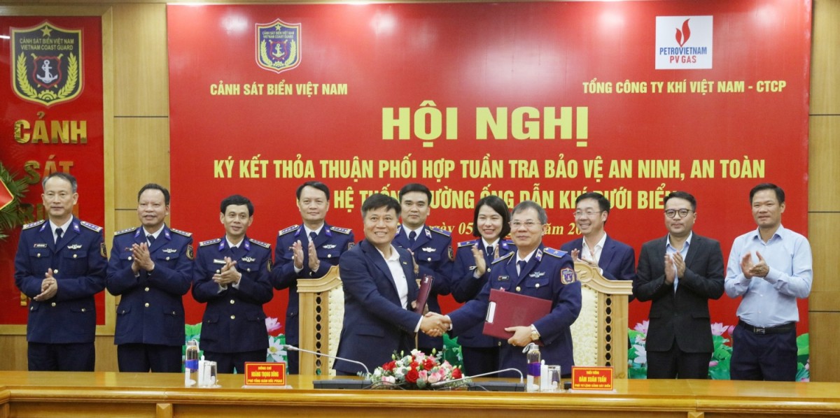 PV GAS and the Vietnam Coast Guard Command sign the cooperation agreement for the coming period