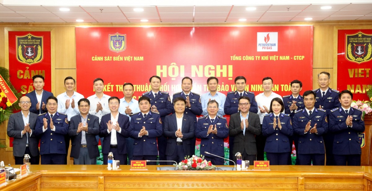 The two sides congratulate each other on successful cooperation results and their contribution to protecting the nation’s territorial waters