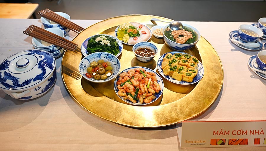 Home meals and Tet feasts - beautiful culture in contemporary life