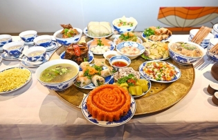 Home meals and Tet feasts - beautiful culture in contemporary life