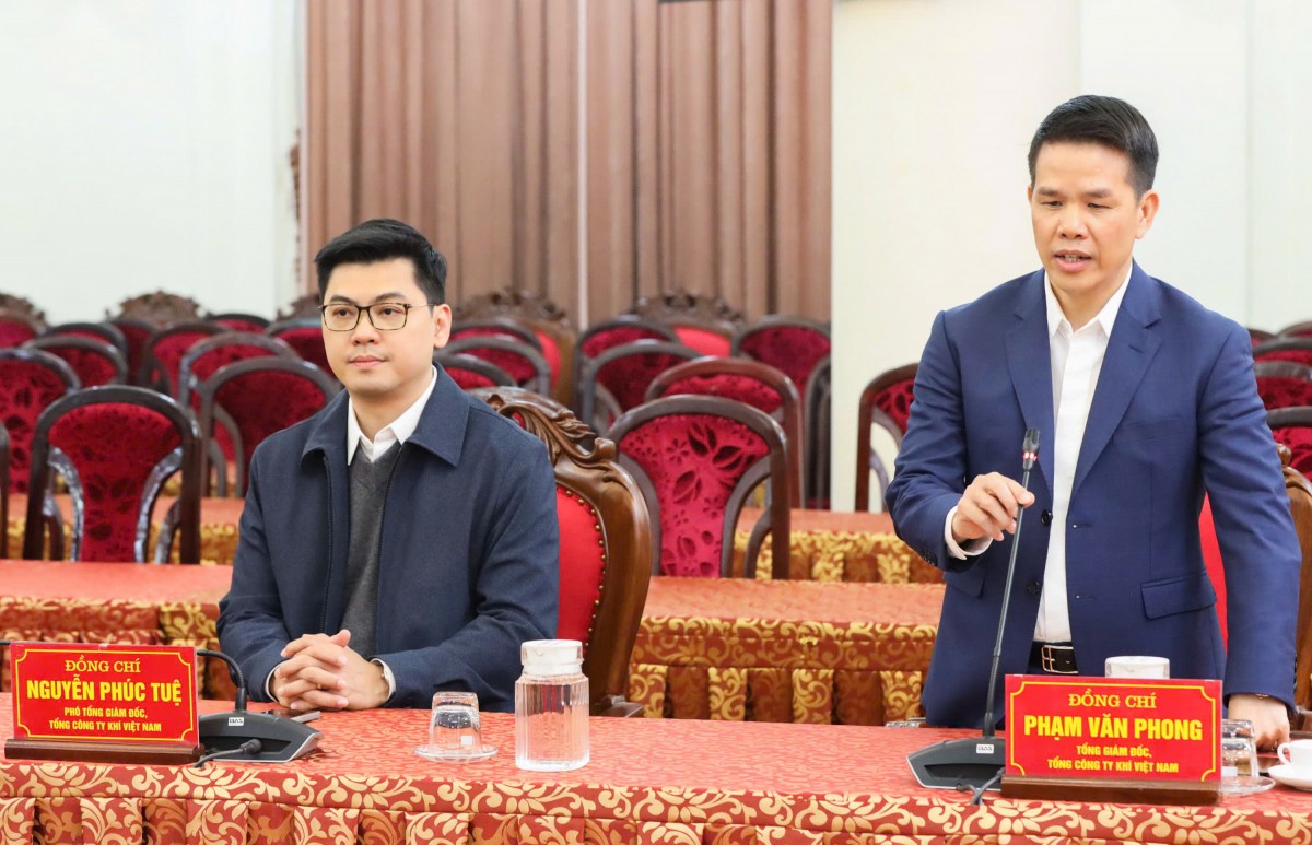 PV GAS General Director delivering a speech at the meeting