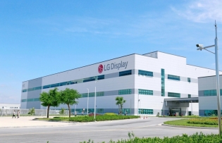 Global tech giants keep injecting investments into Vietnam