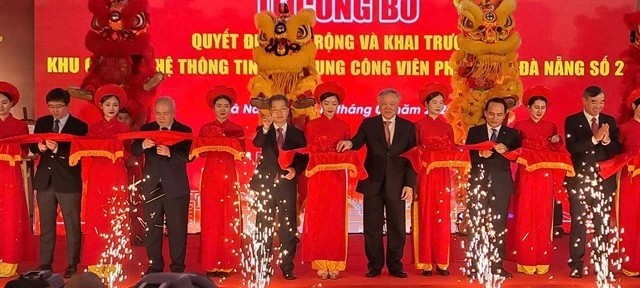 Deputy Prime Minister Nguyen Hoa Binh and other officials join the opening ceremony of Da Nang Software Park 2. (Photo: VNA)