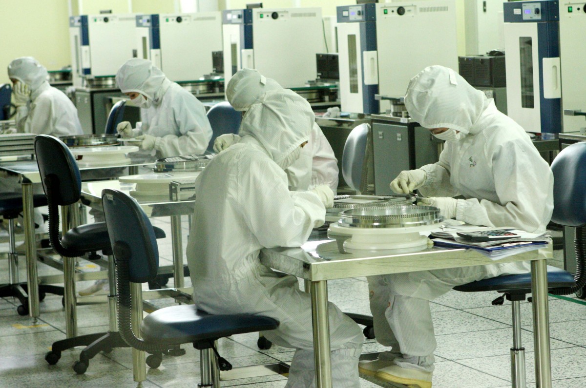 Businesses accelerate digital transformation to enhance competitiveness  Photo: Quynh Nga