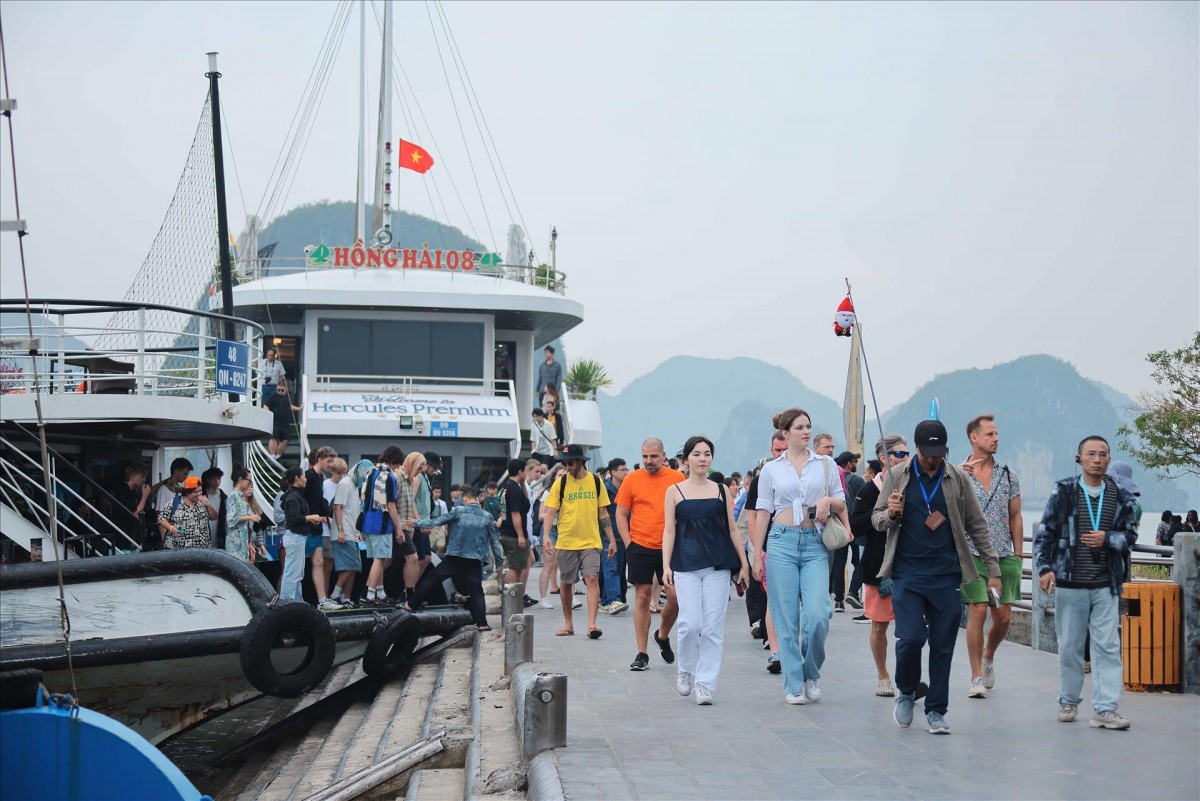 Vietnam expects to welcome 22-23 million international visitors in 2025 - photo: Hong Van 