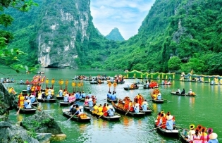 Vietnam to turn tourism into truly spearhead economic sector