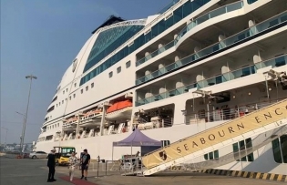 Over 1,200 foreign tourists arrive in Ha Long on cruises