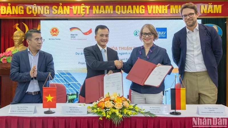 Signing ceremony of the agreement to implement the TEV project.