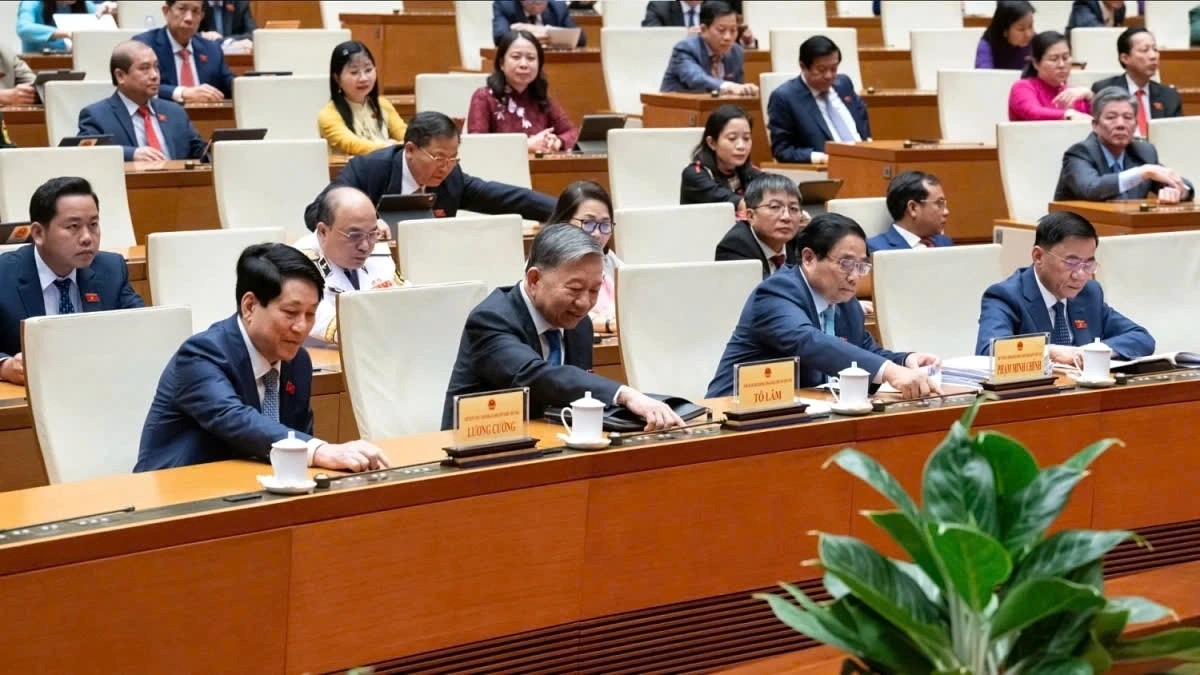 Top Party and State leaders press the button to adopt a law at the National Assembly's recent year-end session