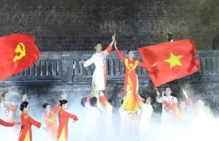 Vietnam’s renewal journey inspires nations globally: Indian Party chief