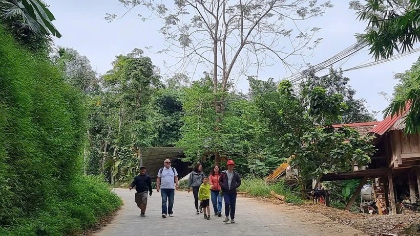 Tourists visit Pu Luong in Ba Thuoc distrit, Thanh Hoa province. (Photo: VNA)