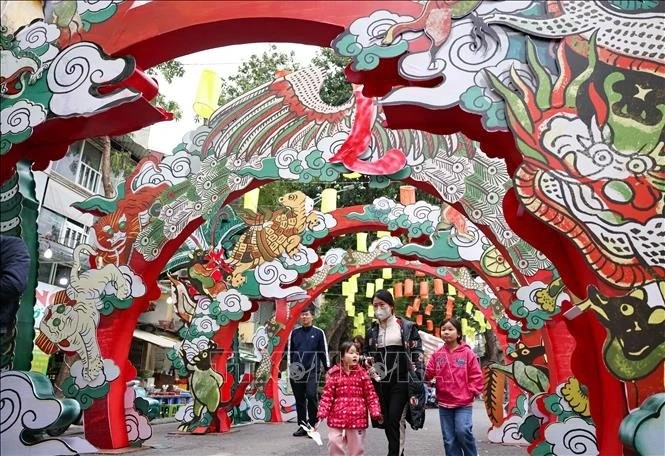 Tet decoration on Phung Hung street in Hoan Kiem district (Photo: VNA)