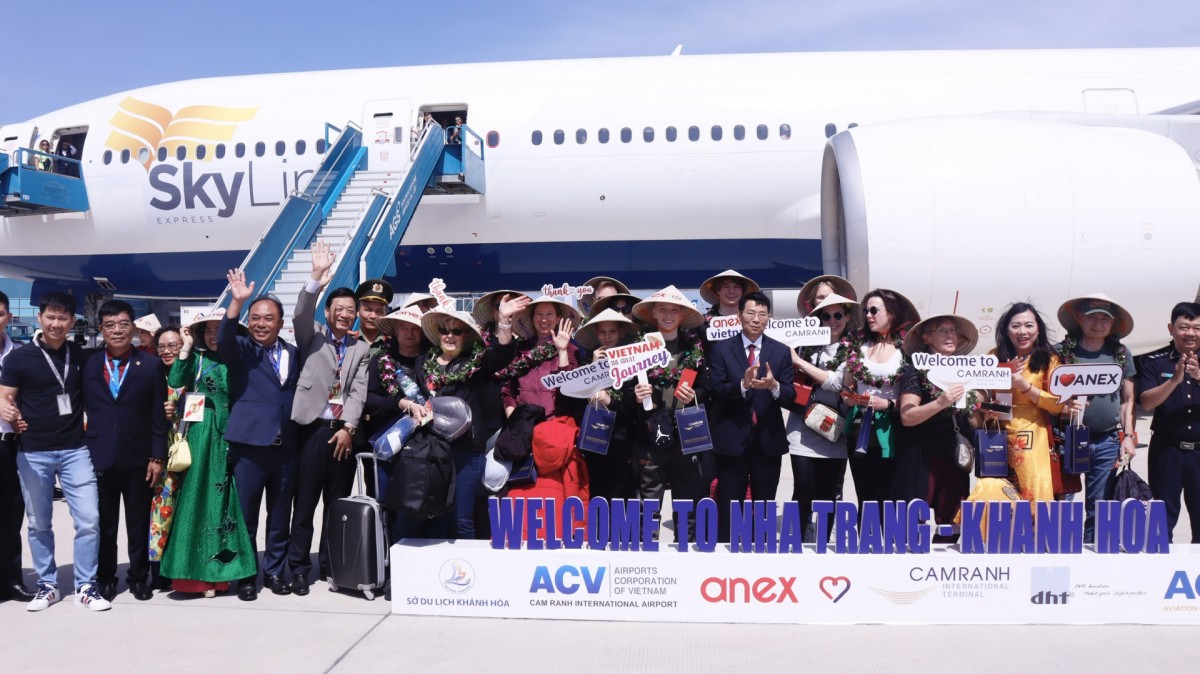 International tourists from Poland make the first tourist arrivals of the Lunar New Year in Khanh Hoa Province - photo: Xuan Thanh