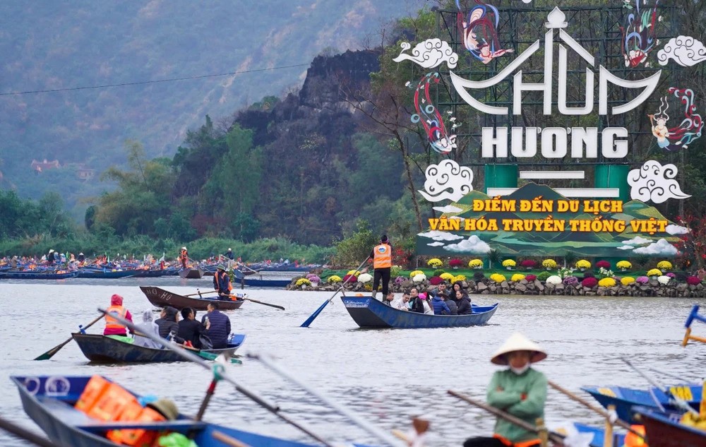 Huong Pagoda – A popular spiritual tourism destination - photo: Linh Nguyen