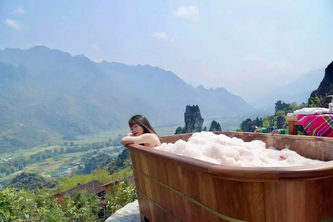 Visitors immerse themselves in the poetic scenery while relaxing at H’mong Village - photo: H.V