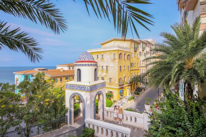 A variety of accommodation options starting from 500,000 VND in Sunset Town. (Source: Sun Group)