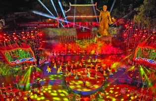 Spring festivals show traditional cultural beauty