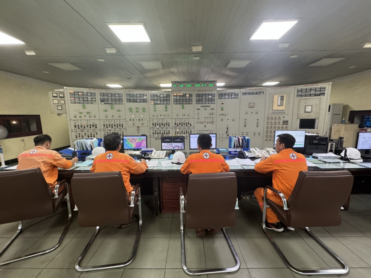 Central control room of Pha Lai Thermal Power Plant 