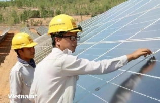 Breaking barriers to lure private investment for energy growth: insiders