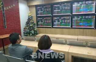 Vietnam pushes to elevate stock market