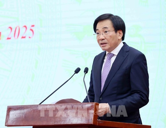 Minister-Chairman of the Government Office Tran Van Son speaks at the press conference. (Photo:VNA)