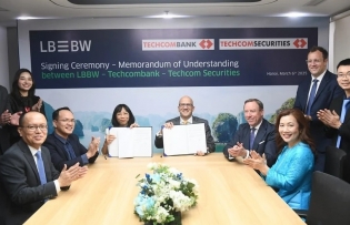 German bank honoured for contributions to Vietnam’s development
