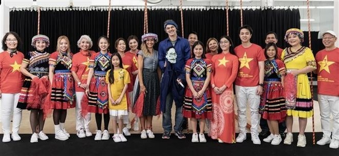 Dancers from Vietnam and other communities at the Brechtfestival 2025. (Photo: VNA)