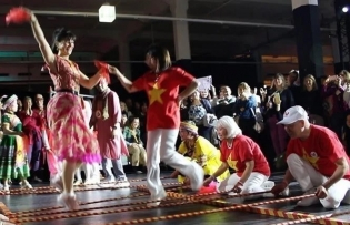 Vietnamese folk dance impresses guests at Germany festival
