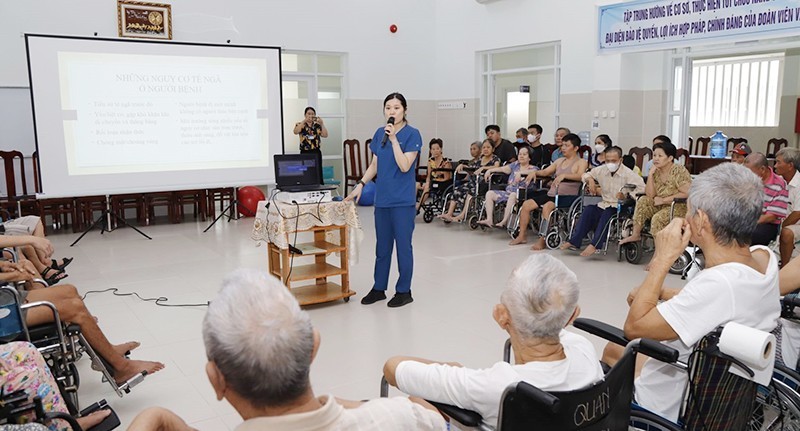 Tay Ninh Rehabilitation Hospital organises rehabilitation training courses for patients, people with disabilities and caregivers.
