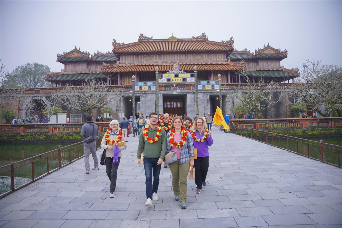 Foreign visitors to Hue – Photo: VNA Foreign visitors to Hue – Photo: VNA