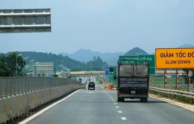 A section of the North–South Expressway with a limited four-lane configuration has been put into operation. (Photo: Vietnam+)