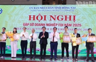 Dong Nai leaders hold dialogue with FDI enterprises