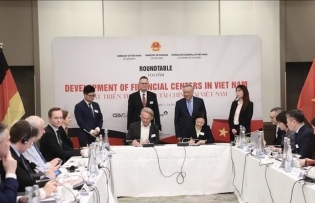 Int’l financial centre ensures Vietnam’s sustainable financial growth: Experts