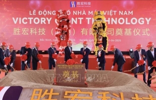 Work begins on two hi-tech factories in Bac Ninh province