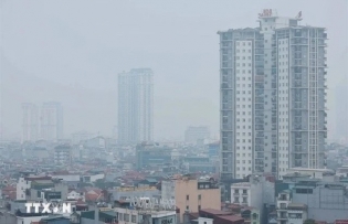 Gov't asks Hanoi, HCM City to act towards safe air quality levels within 5 years