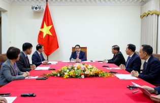 PM holds phone talks with Malaysian counterpart