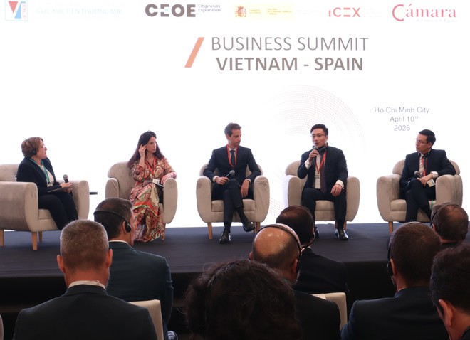 At the the Vietnam - Spain Business Summit in Ho Chi Minh City on April 10 (Photo: VNA)