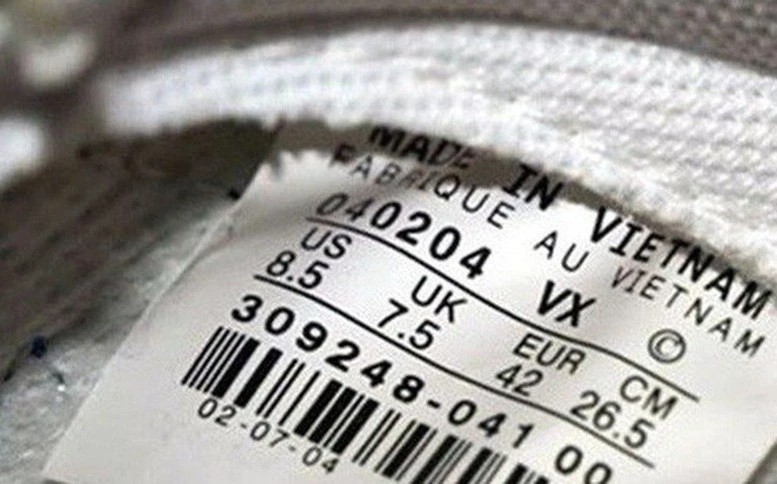 Competent agencies are urged to strengthen inspection to detect, prevent, and severely penalise attempts to transport falsely-labelled Vietnamese products across borders, seaports, and international airports.