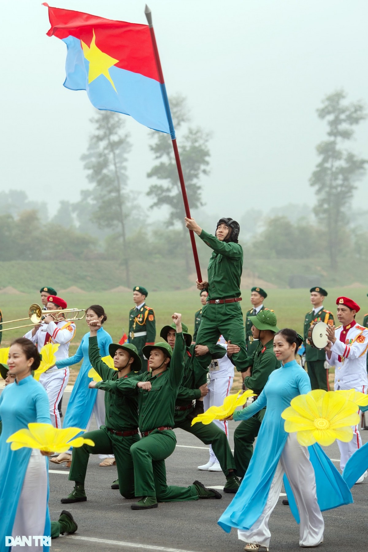 Vietnam continues to stride firmly on the path of reform and progress