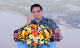 Ha Noi kick-starts construction of Tu Lien bridge