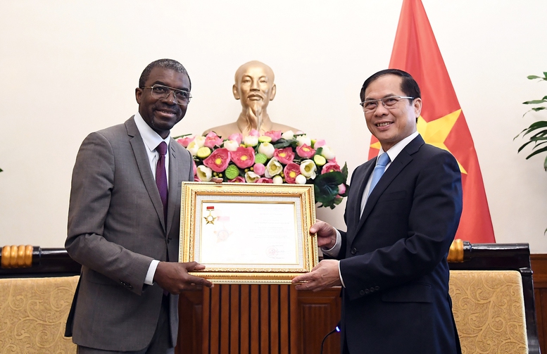 Deputy Prime Minister meets Director of the UNESCO World Heritage Centre- Ảnh 1.